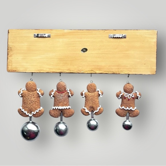 Vintage Decorative Gingerbread Man/Woman Measuring Spoons with Hanging Rack - Picture 10 of 12